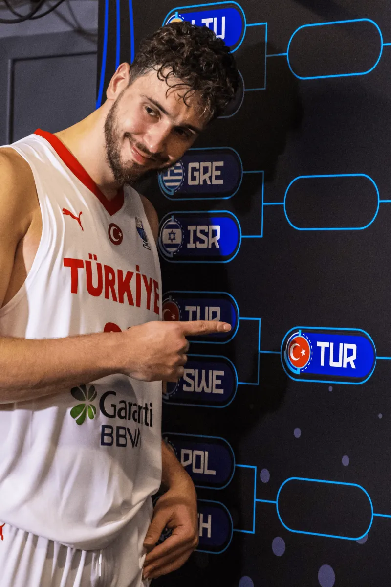 比赛分析-FIBA官方晒照：申京砍下24分带领土耳其打进欧锦赛八强